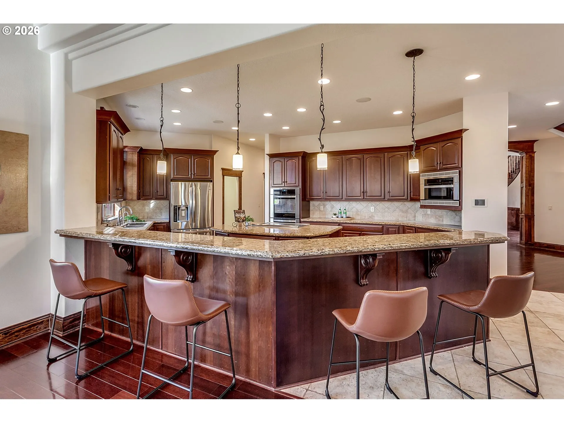 Kitchen-Breakfast Bar