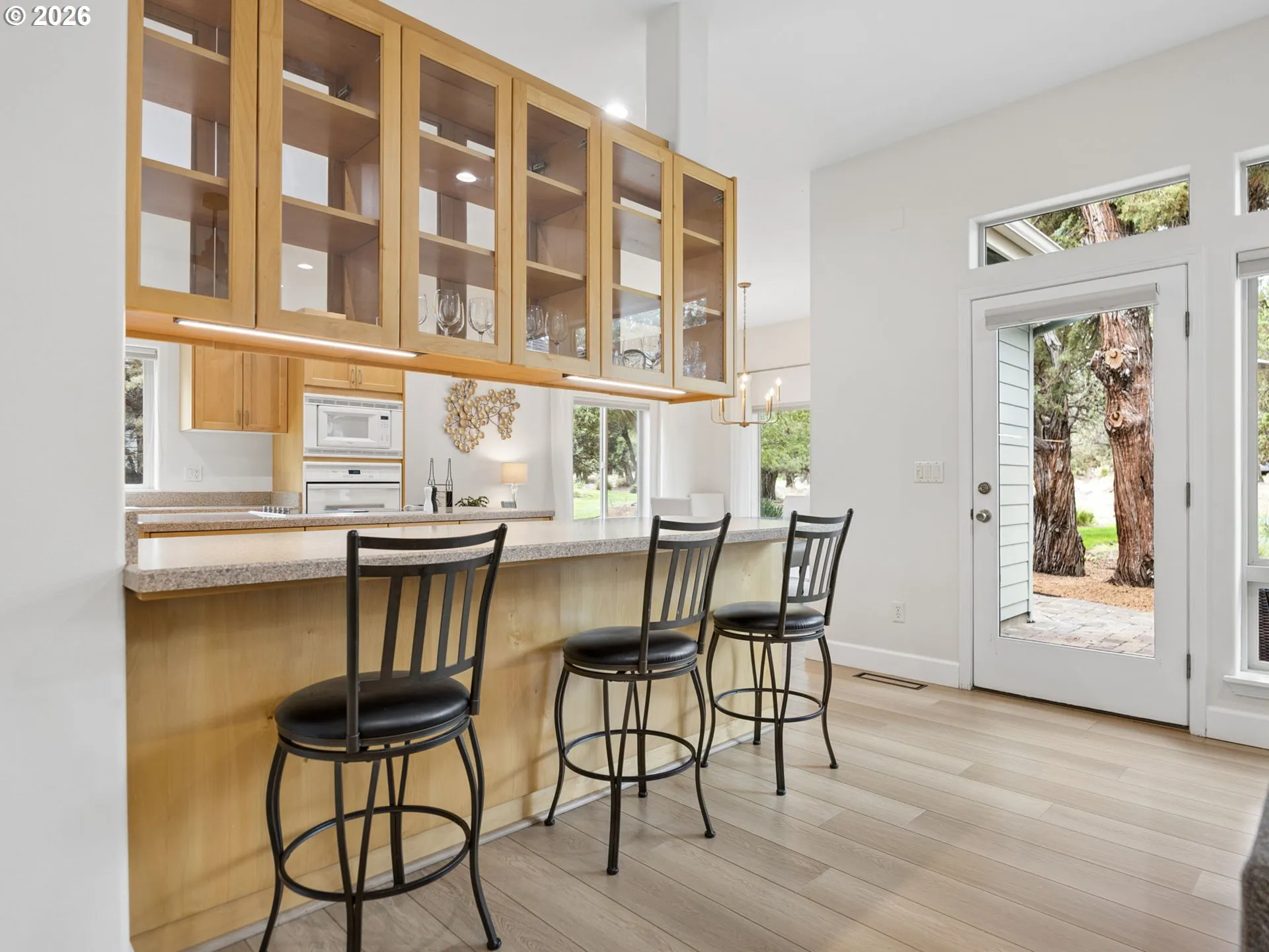 Kitchen-Breakfast Bar