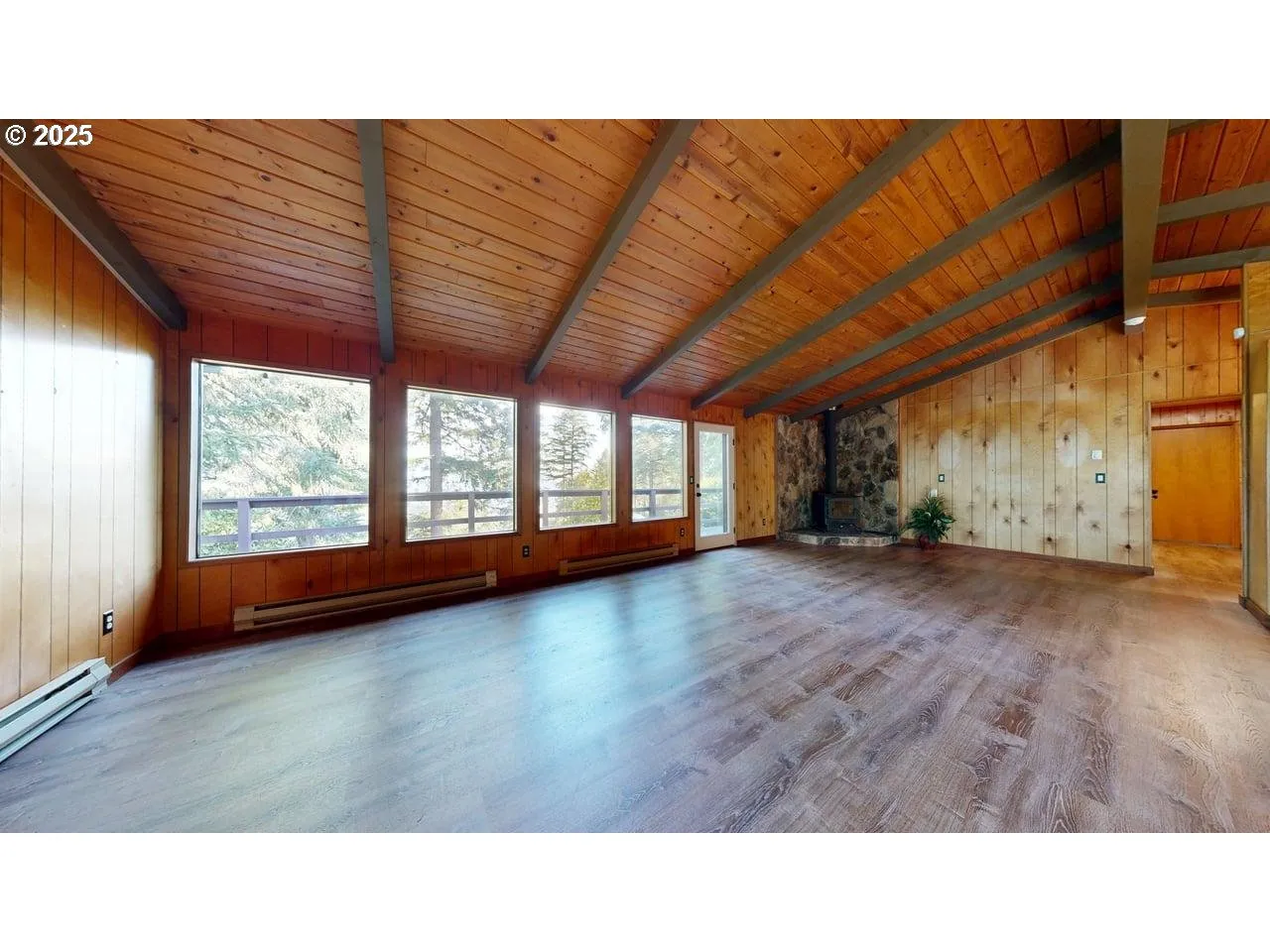 Living Room-Vaulted Ceilings