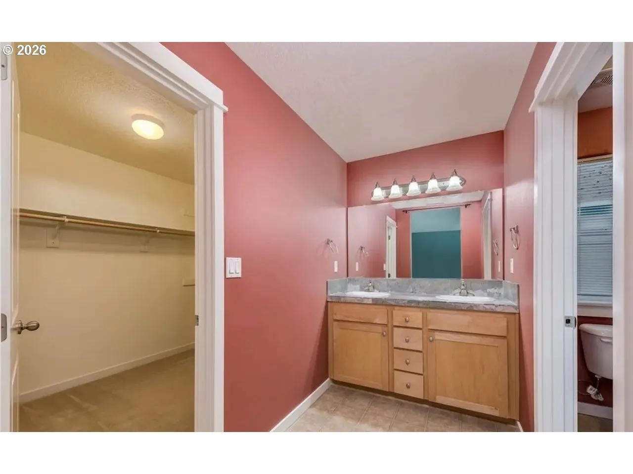 Bathroom, Attached-Walk-In Closet
