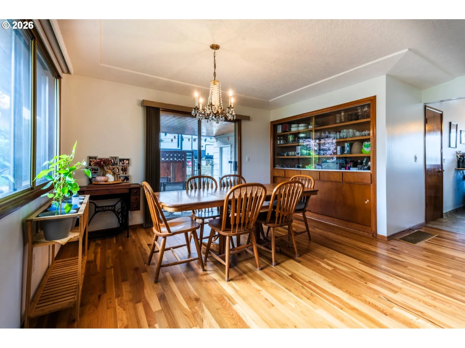 Dining Room-Built-In Cabinets