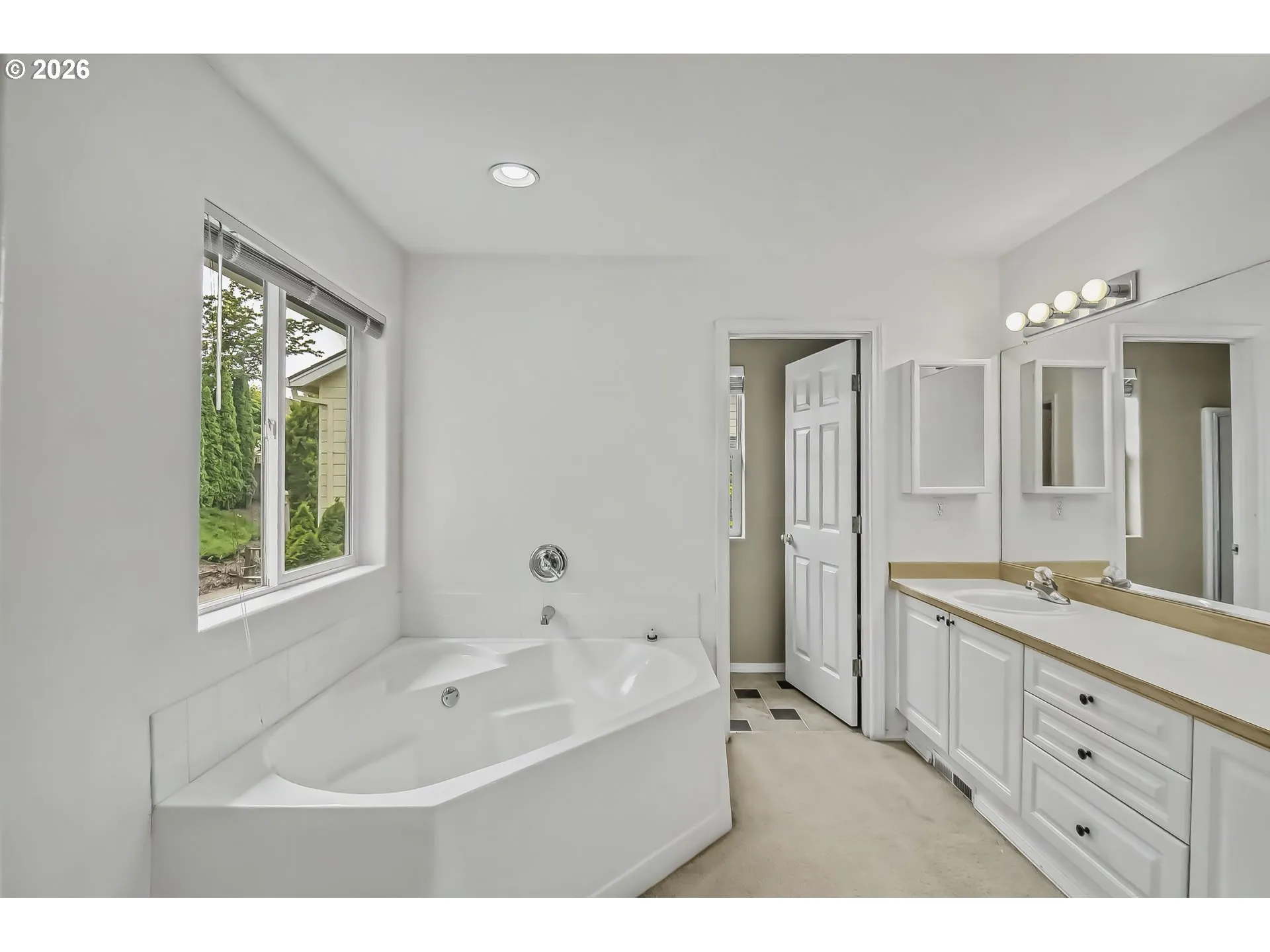 En Suite Bathroom-Upper