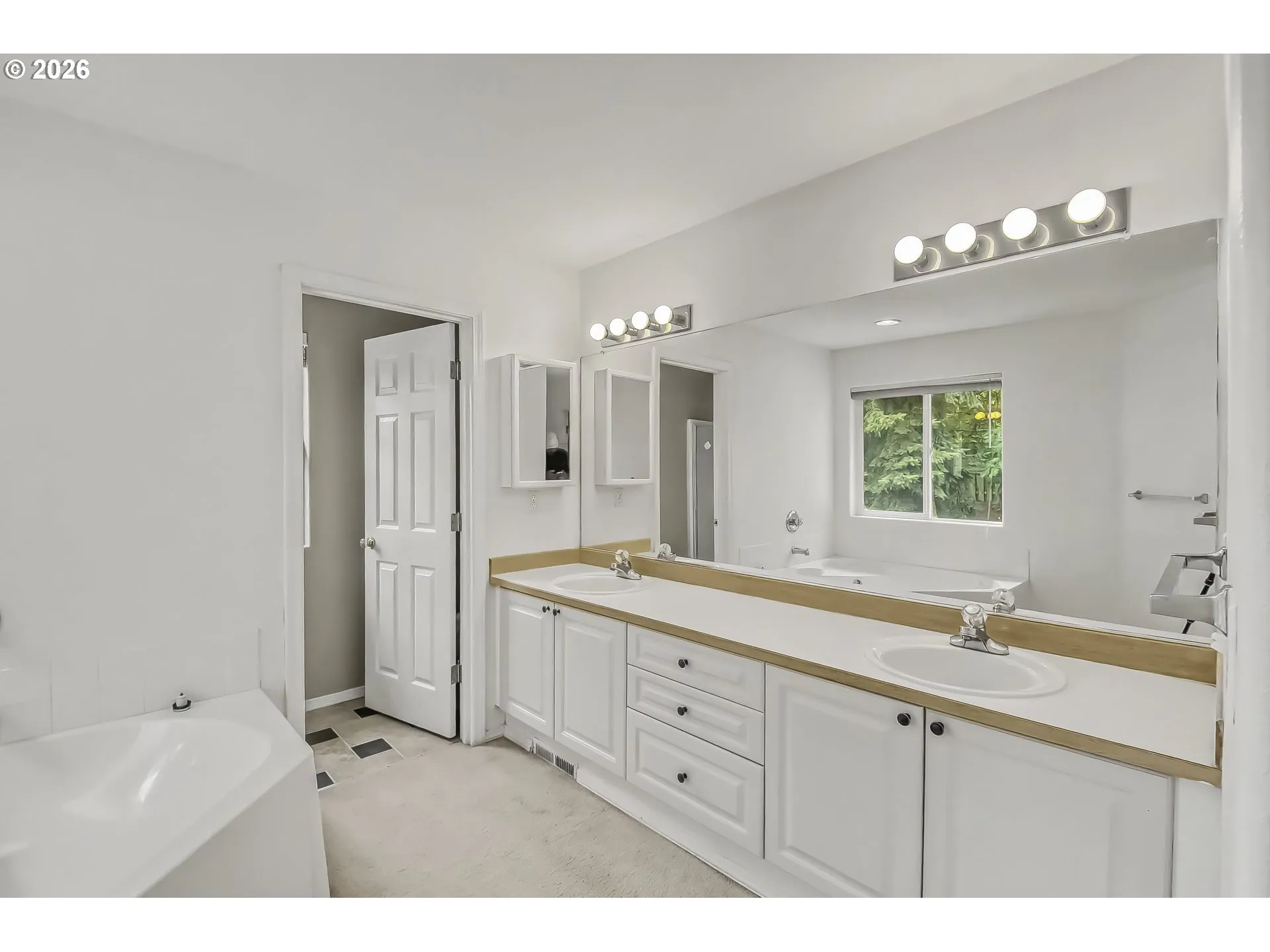 En Suite Bathroom-Upper