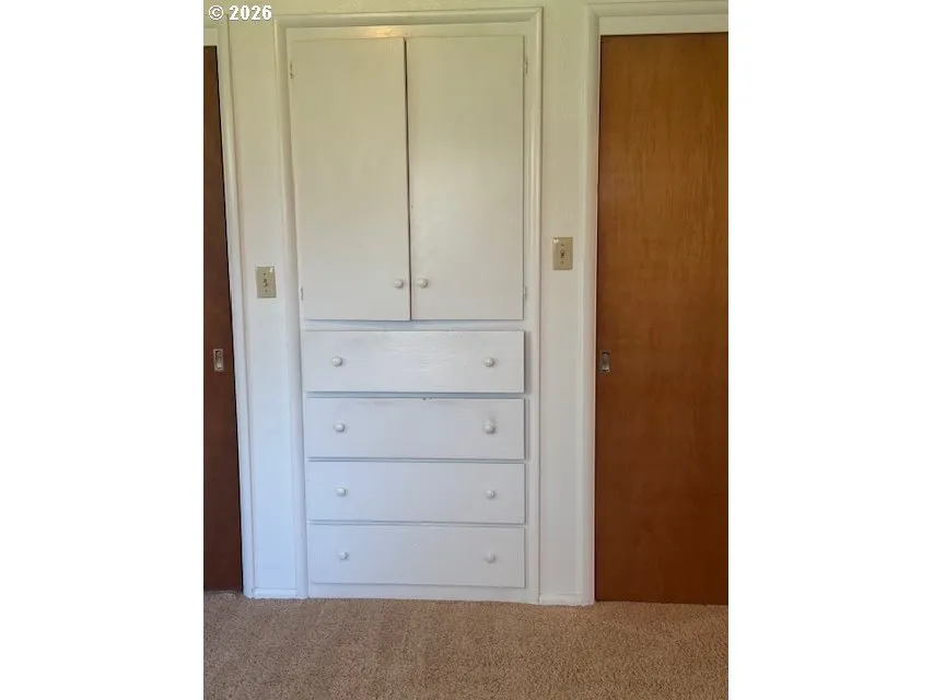 Bedroom, Primary