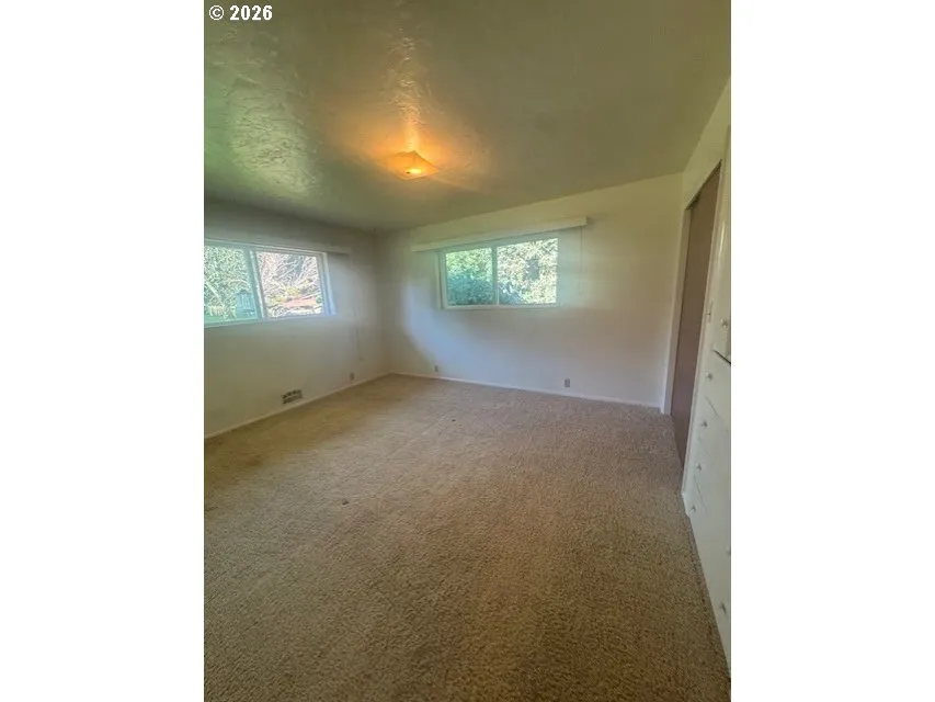 Bedroom, Primary