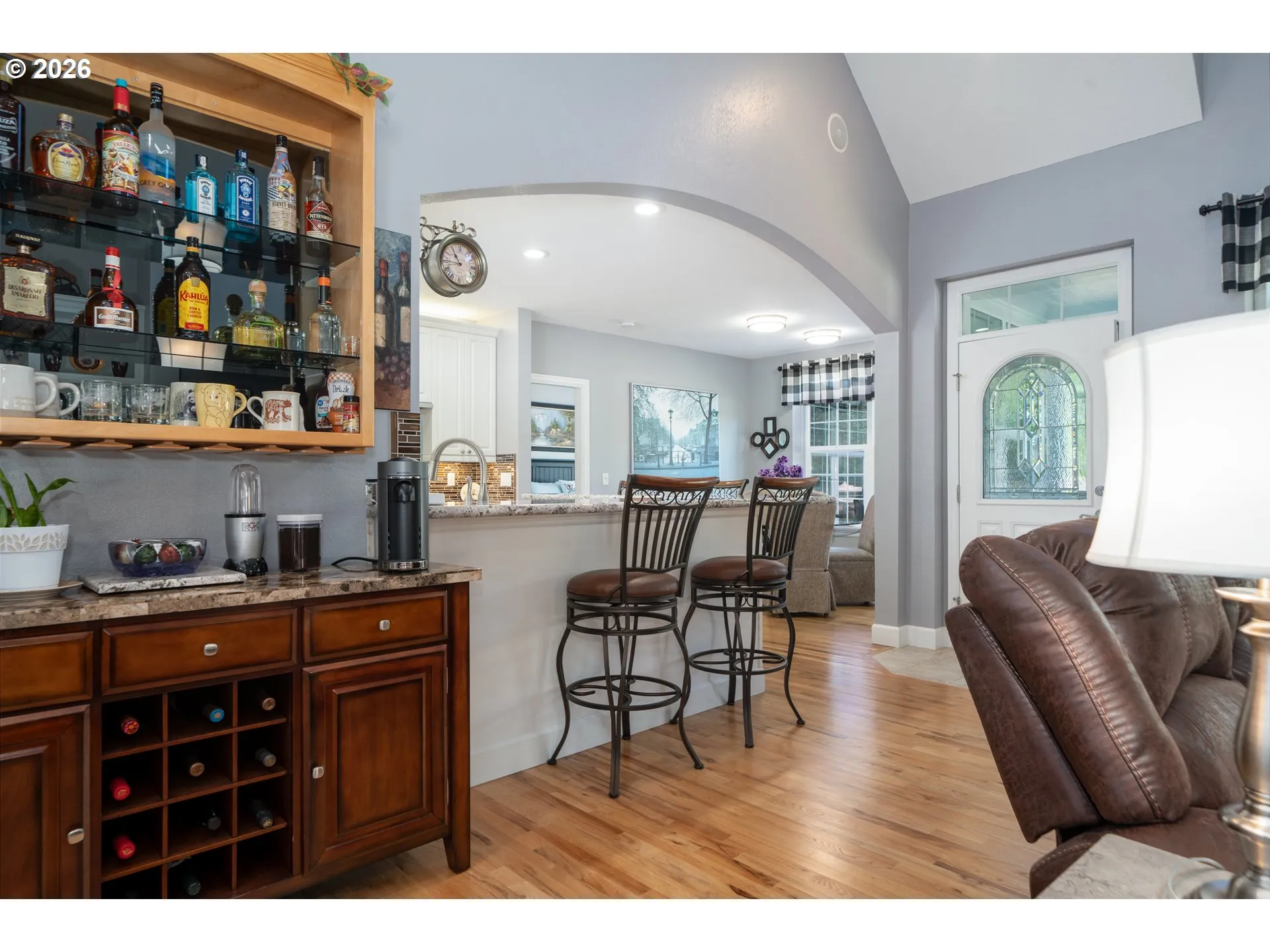 Kitchen-Breakfast Bar