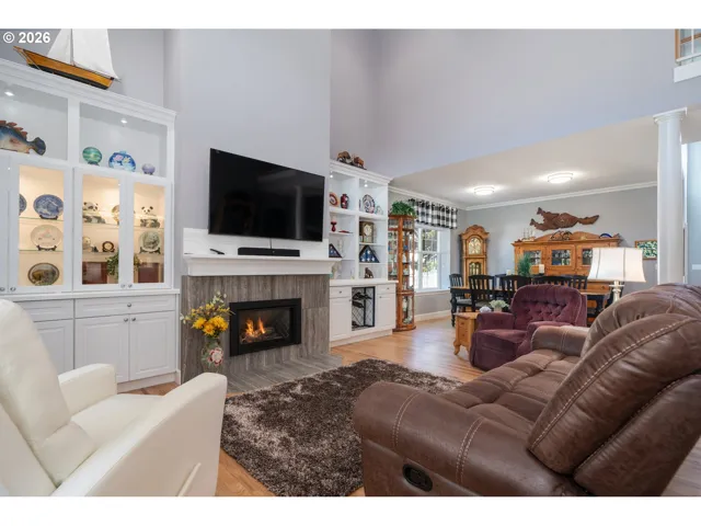 Living Room-Vaulted Ceilings