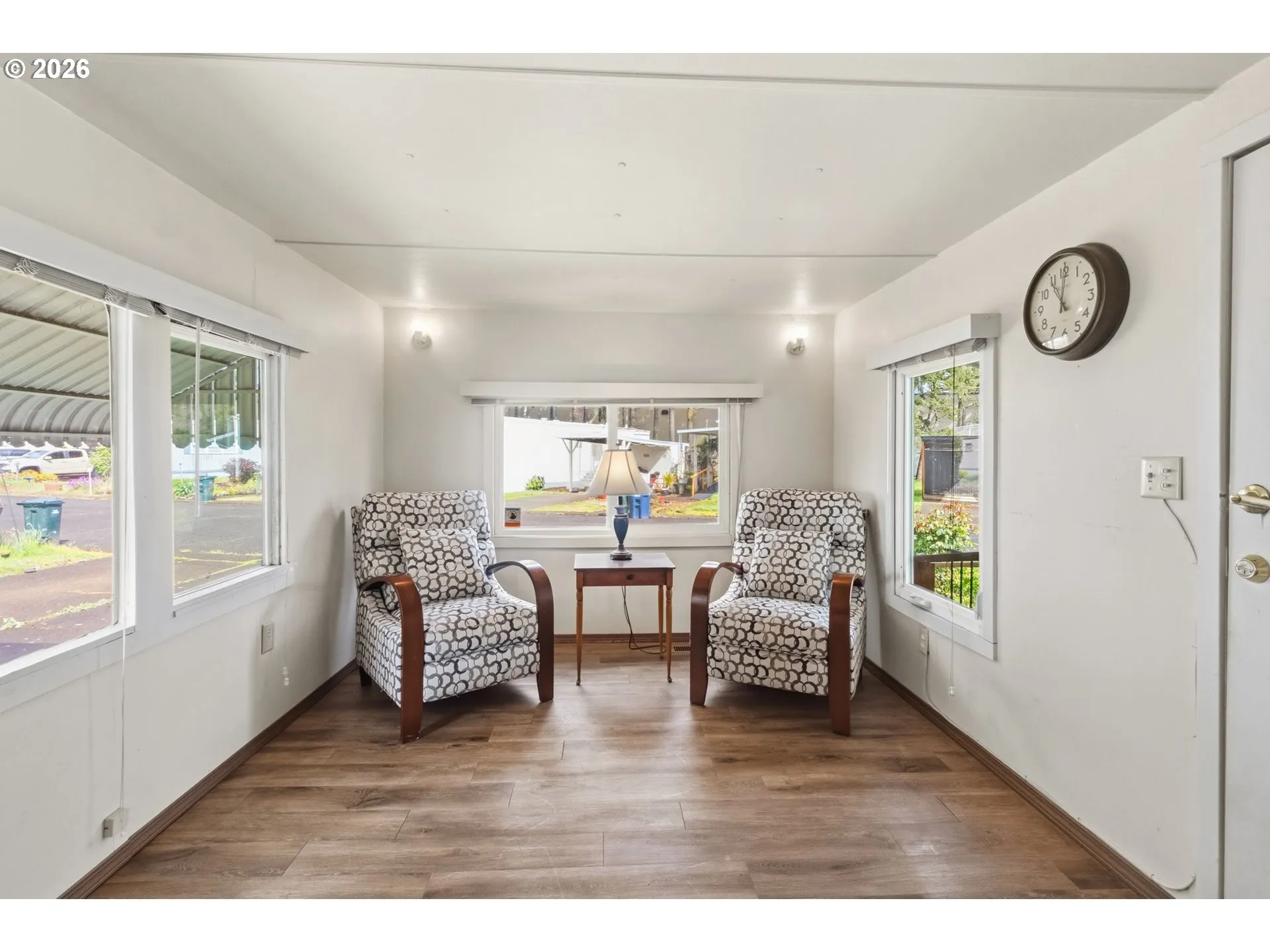 Living Room/Entrance