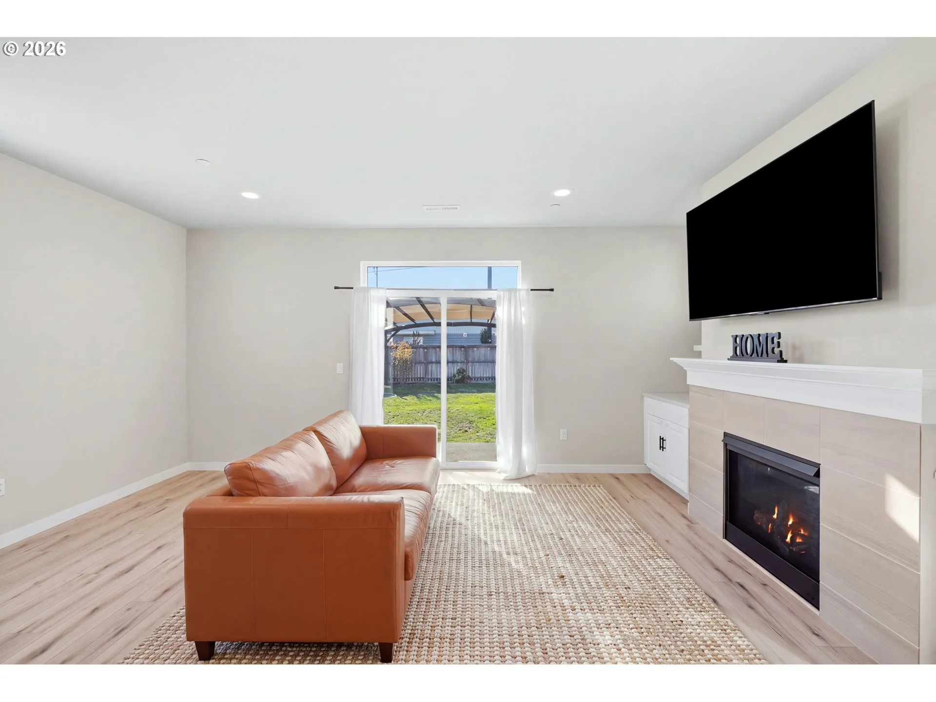 Living Room-Fireplace