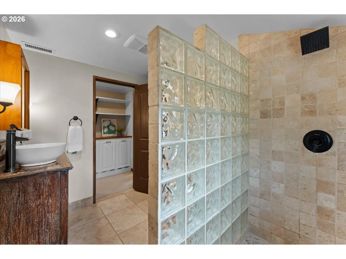 Bathroom-Upper