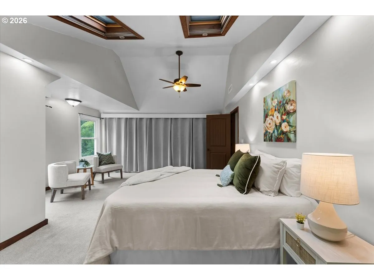 Primary Bedroom-Upper
