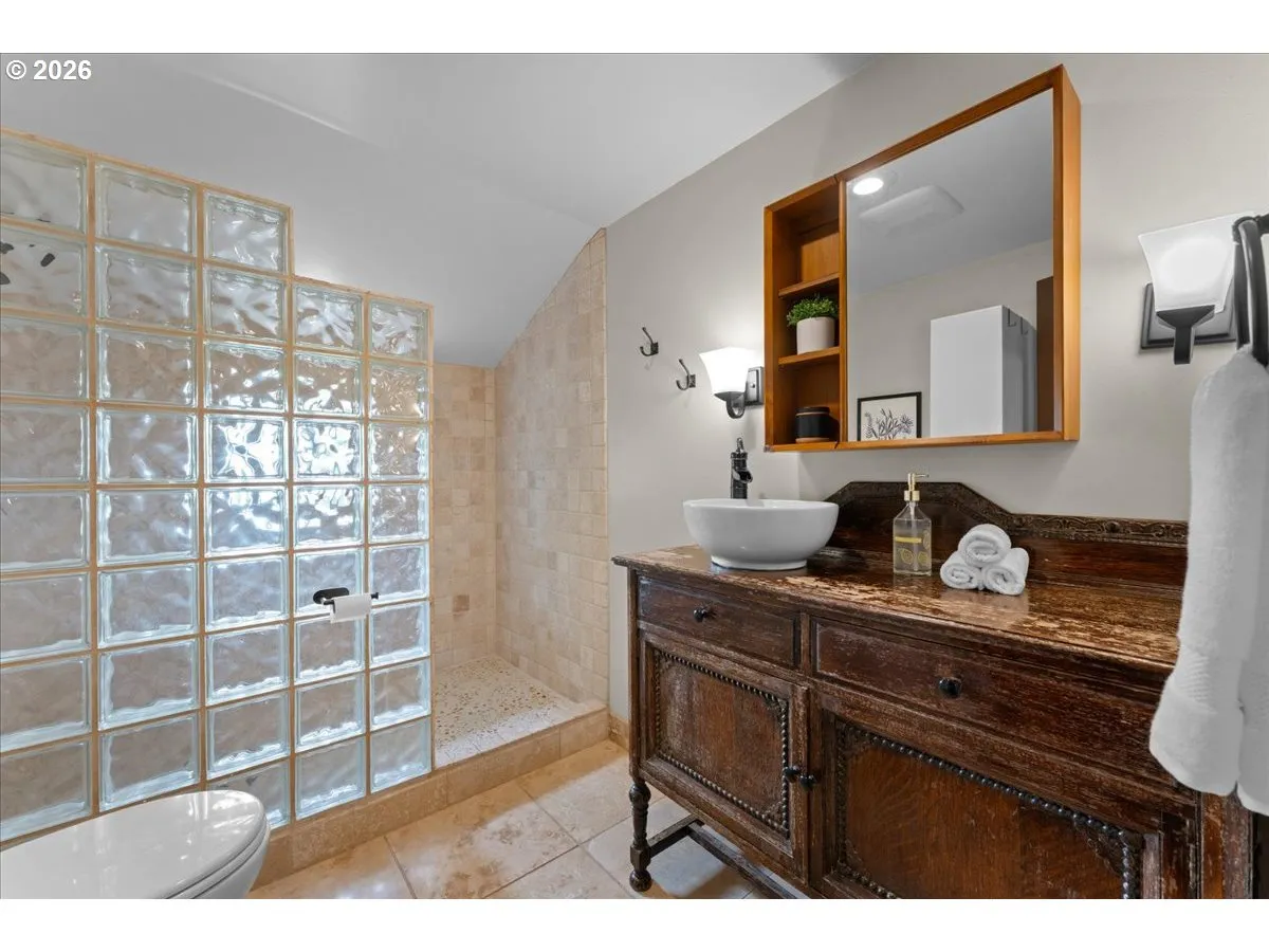 Bathroom-Upper