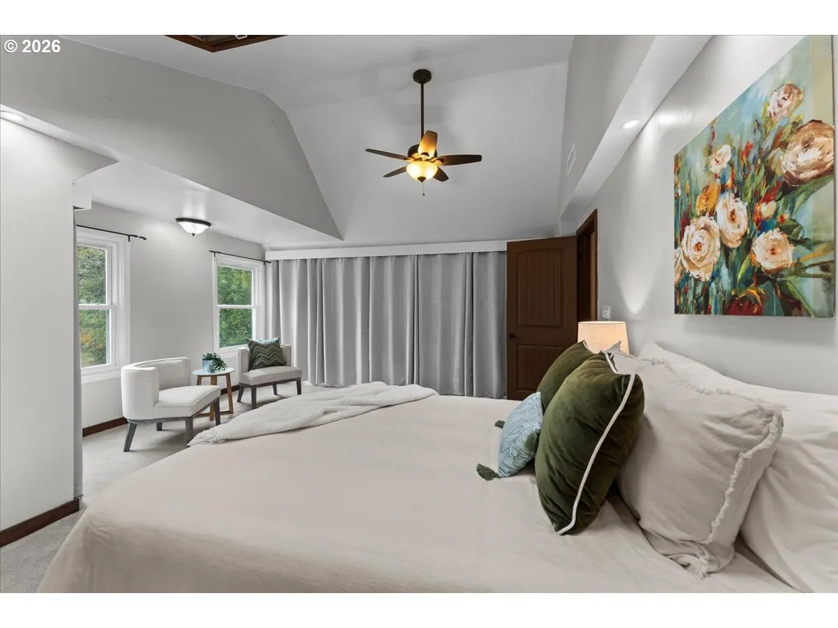 Primary Bedroom-Upper