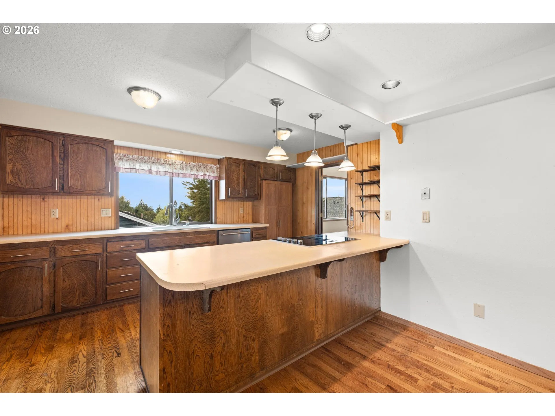 Kitchen-Breakfast Bar