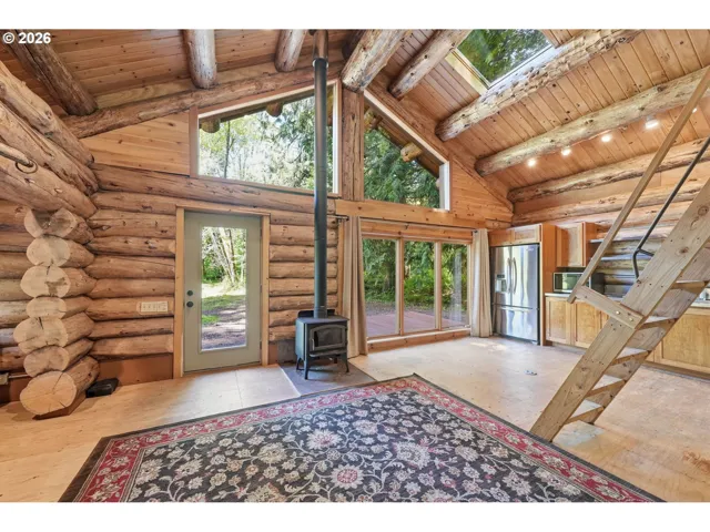 Living Room/Entrance