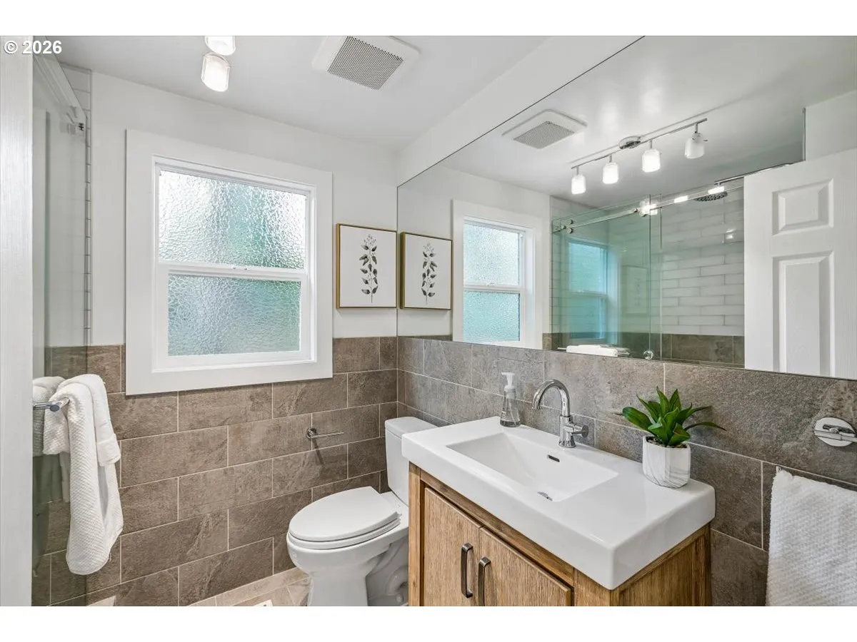 Bathroom-Walk in Shower