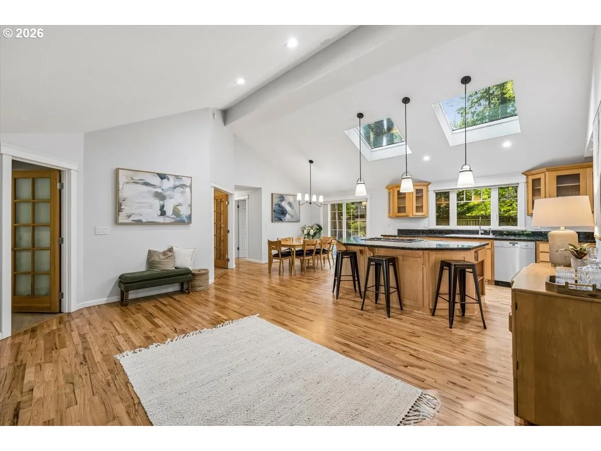 Kitchen/Dining Room-Island