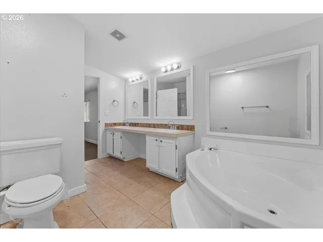 Bathroom, Attached