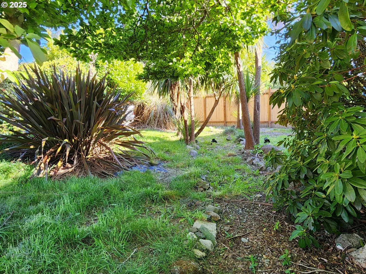 Front Yard-Fenced