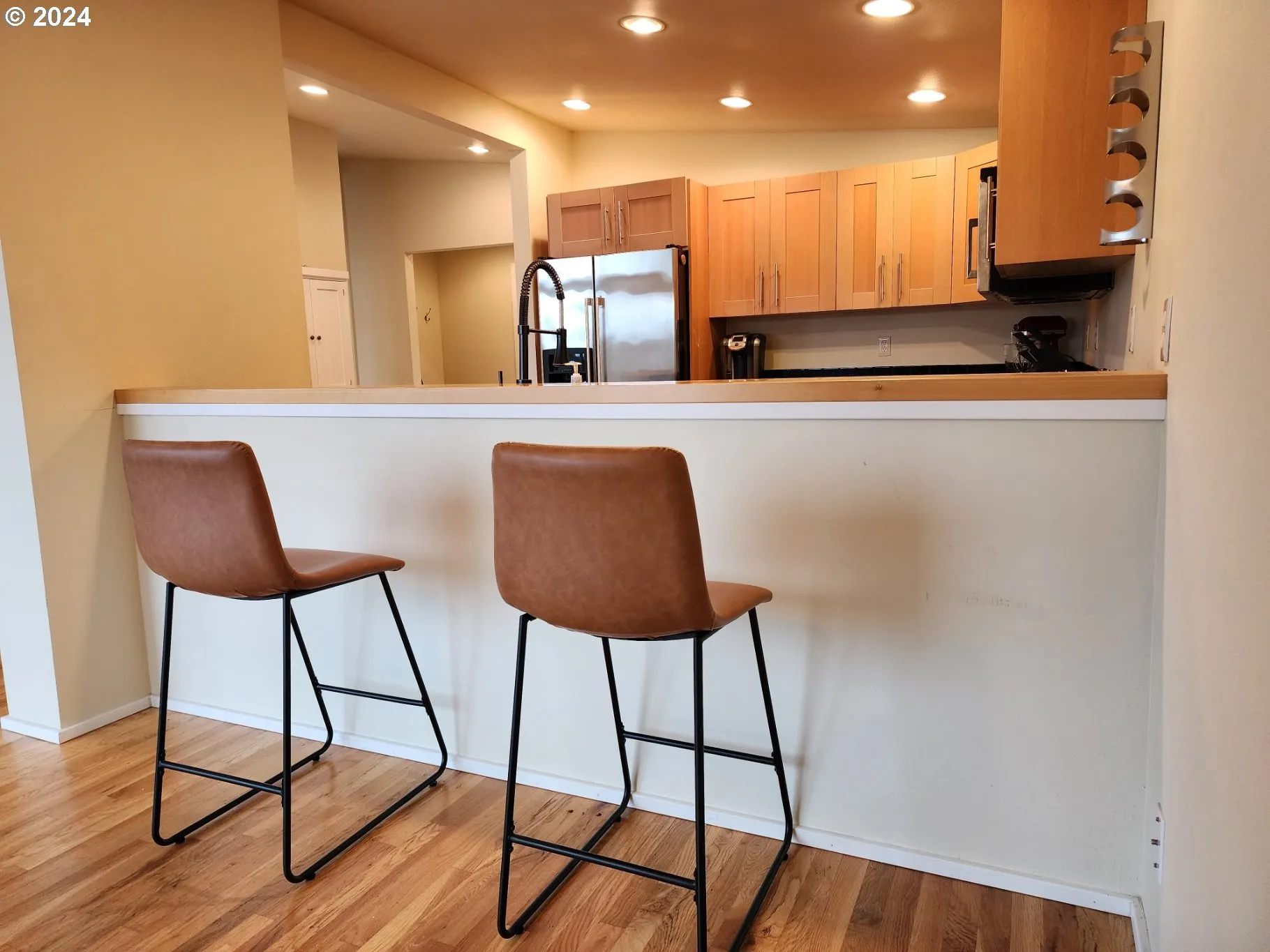 Kitchen-Breakfast Bar