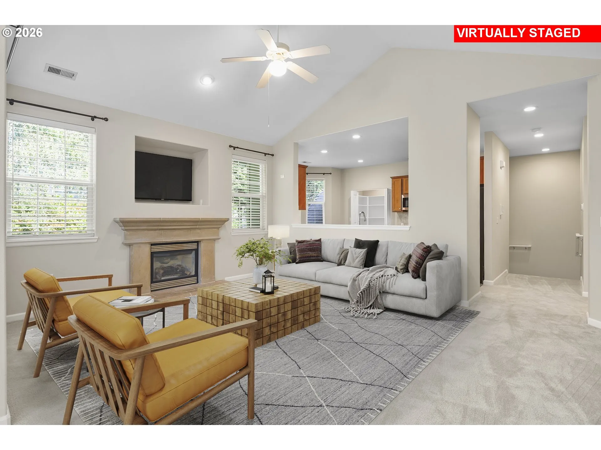 Living Room/Entrance