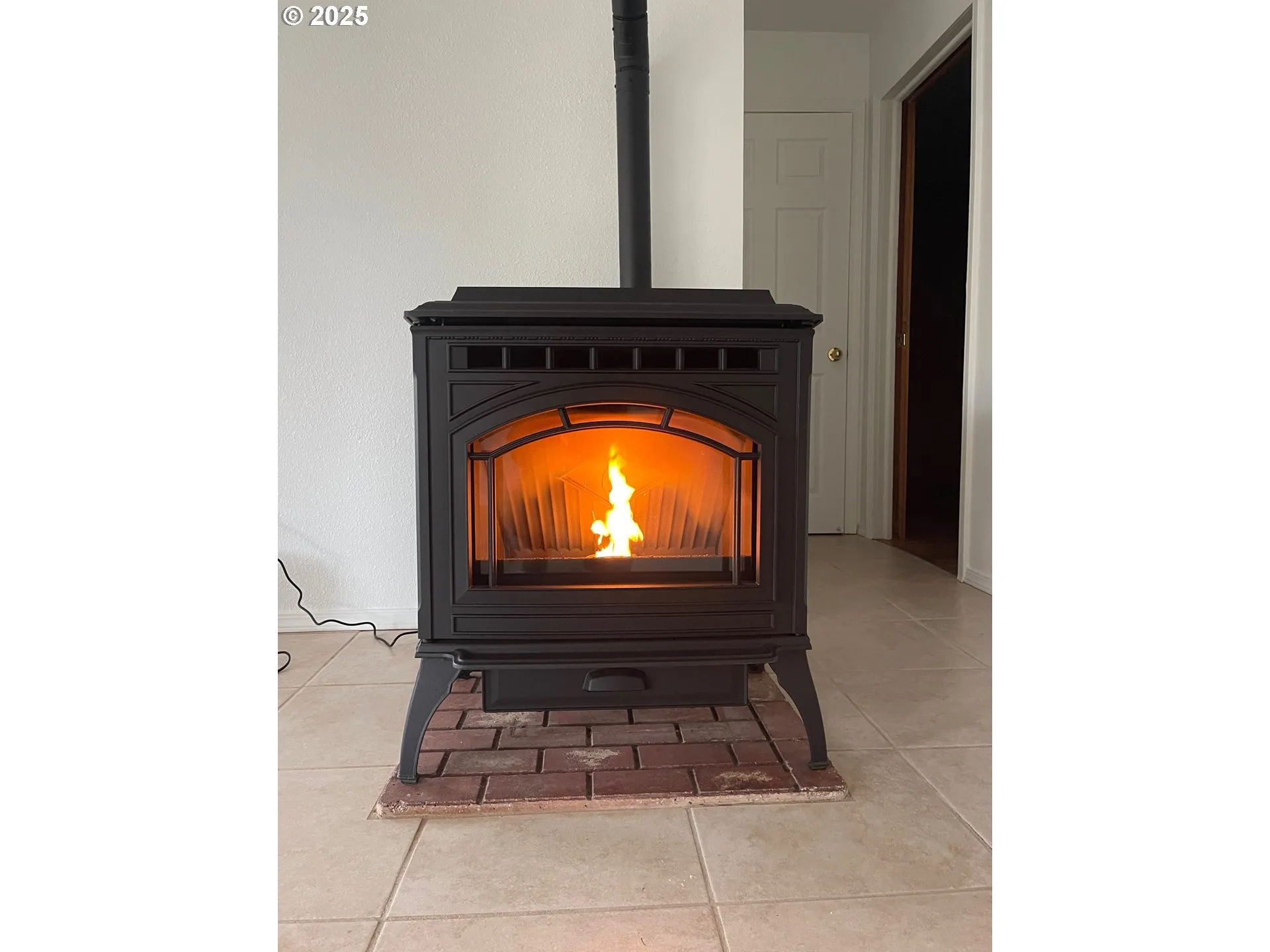 Living Room-Fireplace