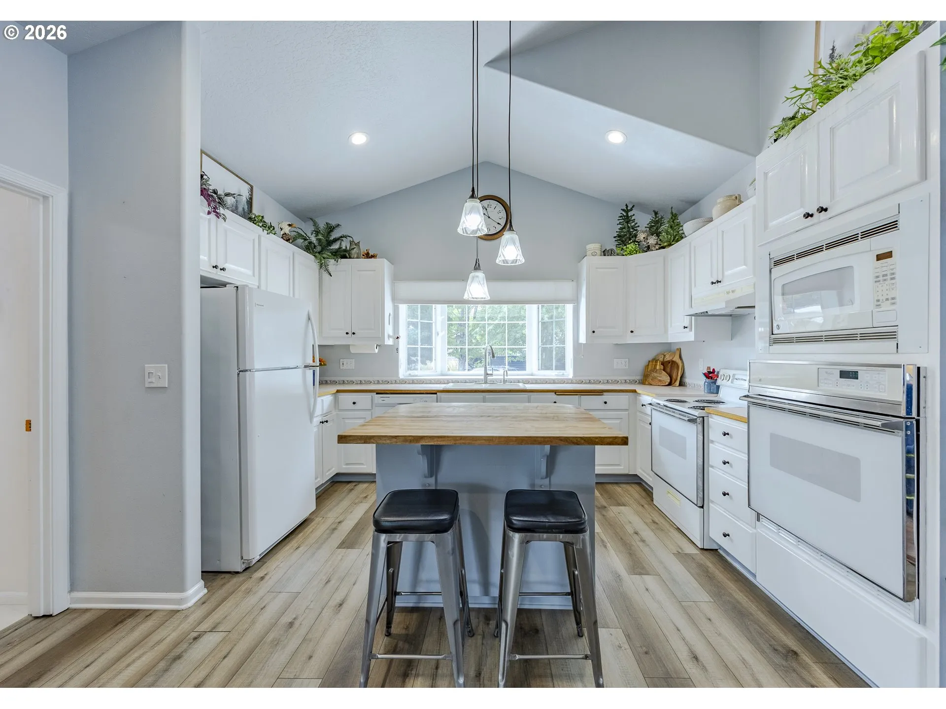 Kitchen-Eating Area