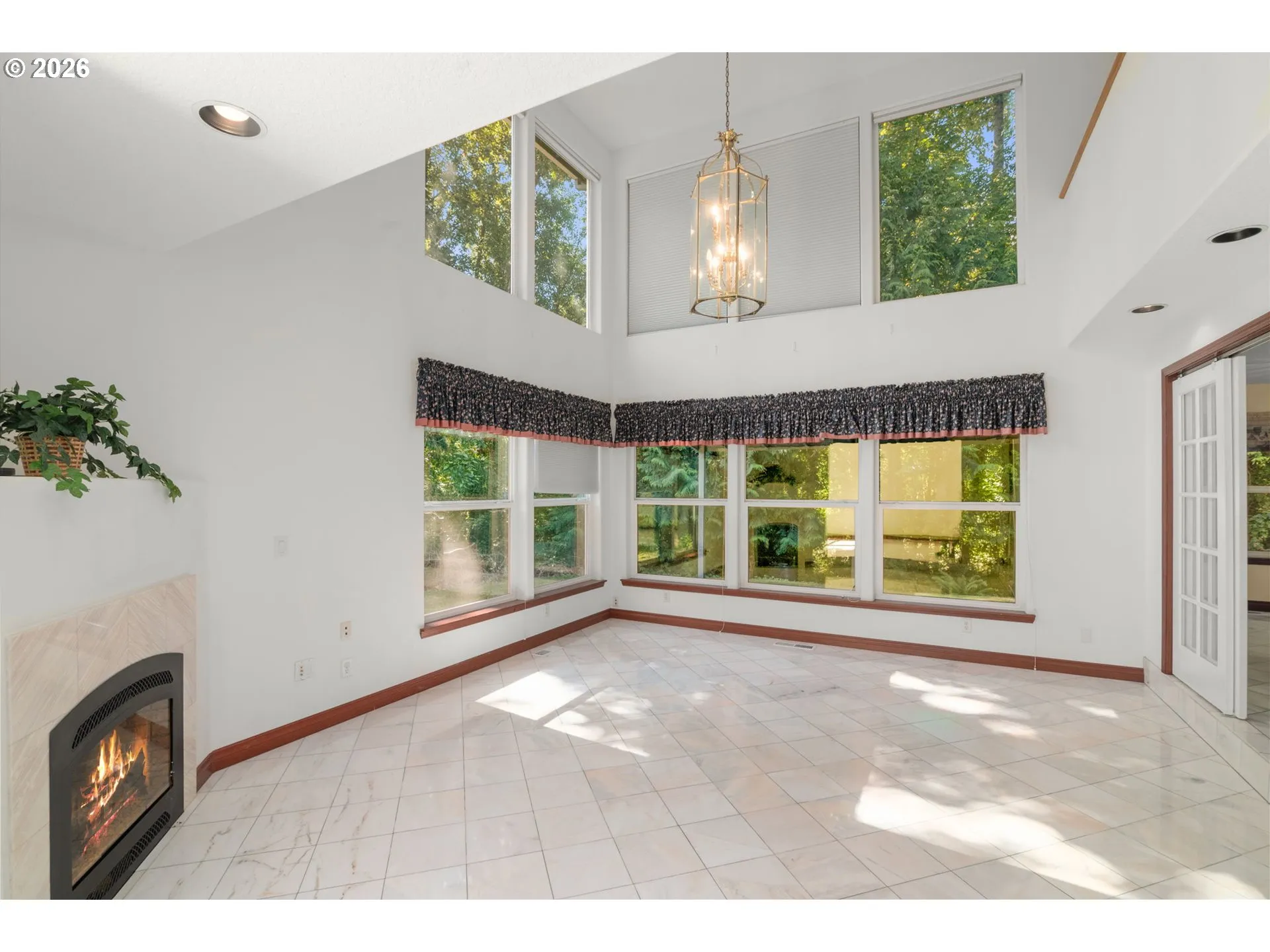 Living Room-Vaulted Ceilings