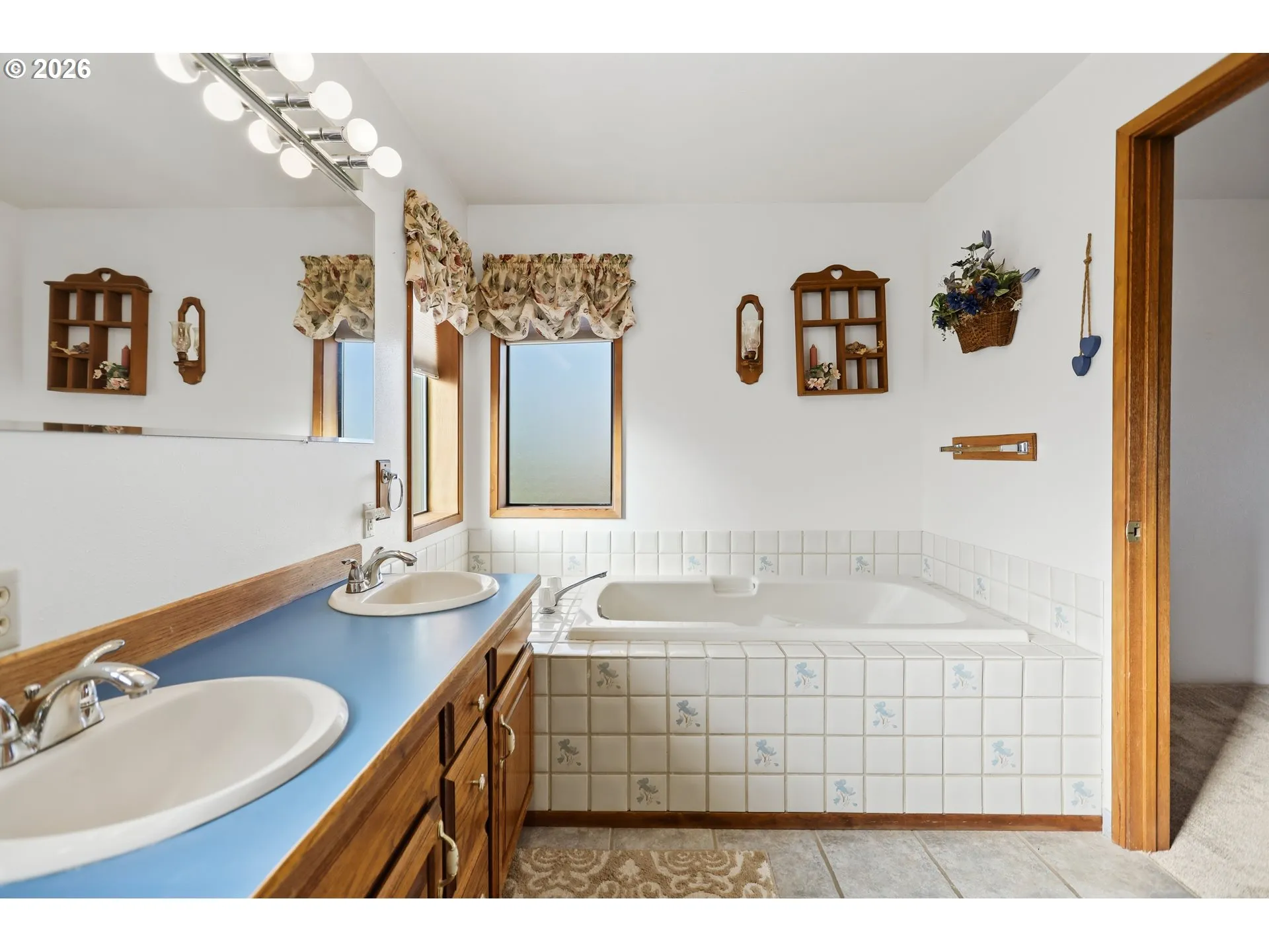 Bathroom, Attached-Upper