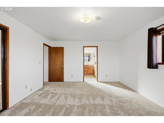 Bedroom, Primary-Upper