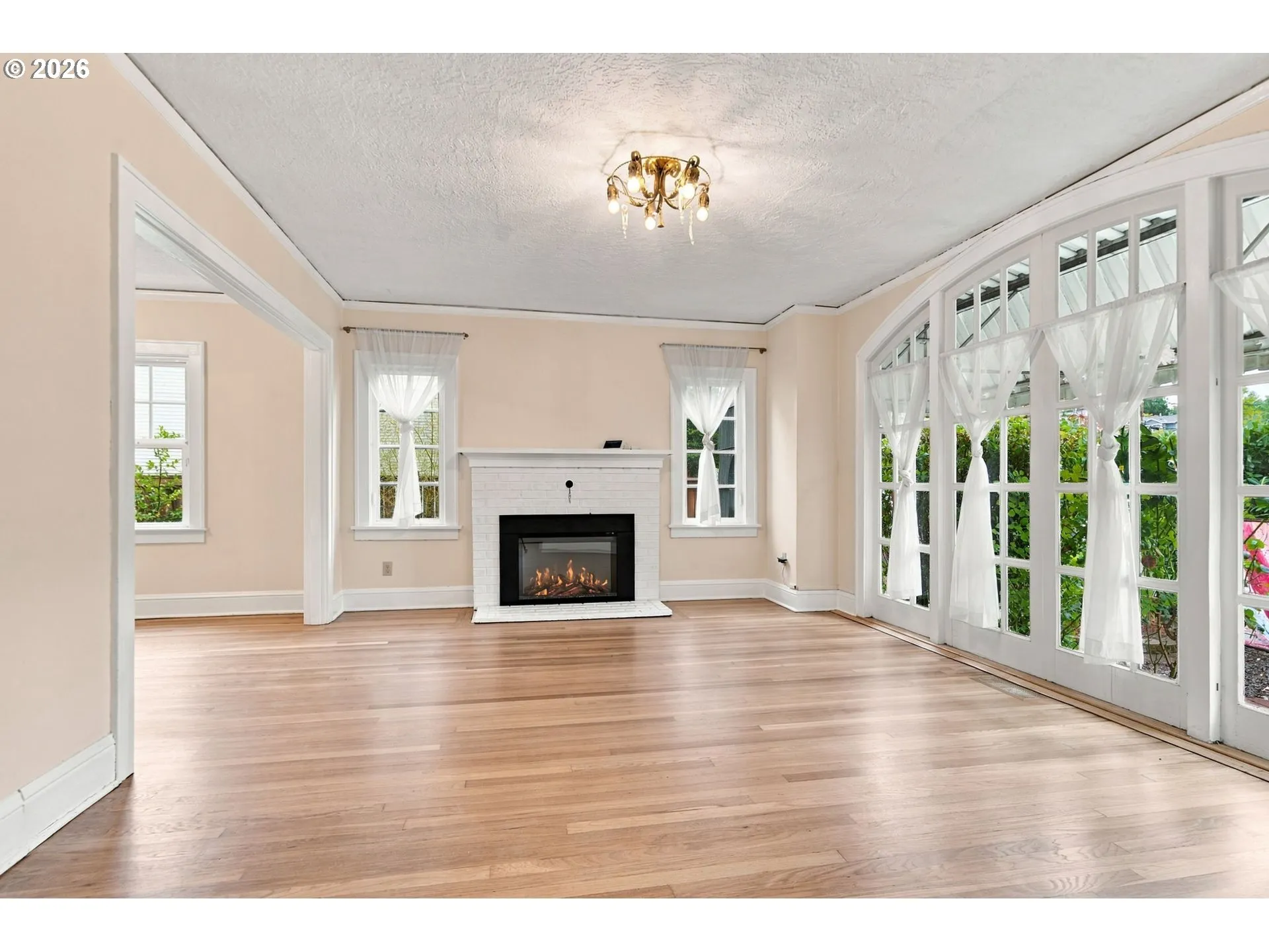 Living Room-Fireplace