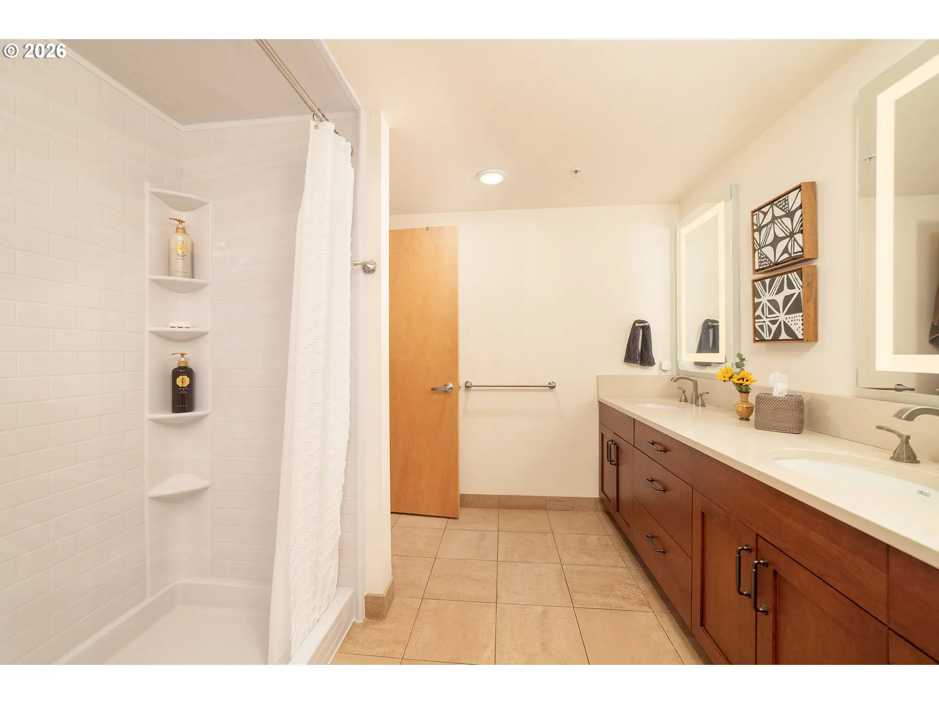 Bathroom-Walk in Shower
