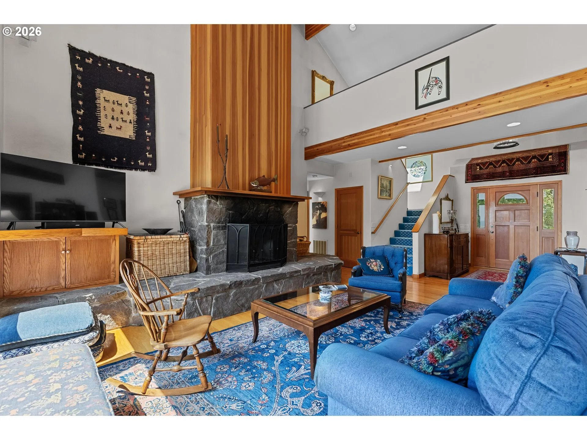 Living Room/Entrance
