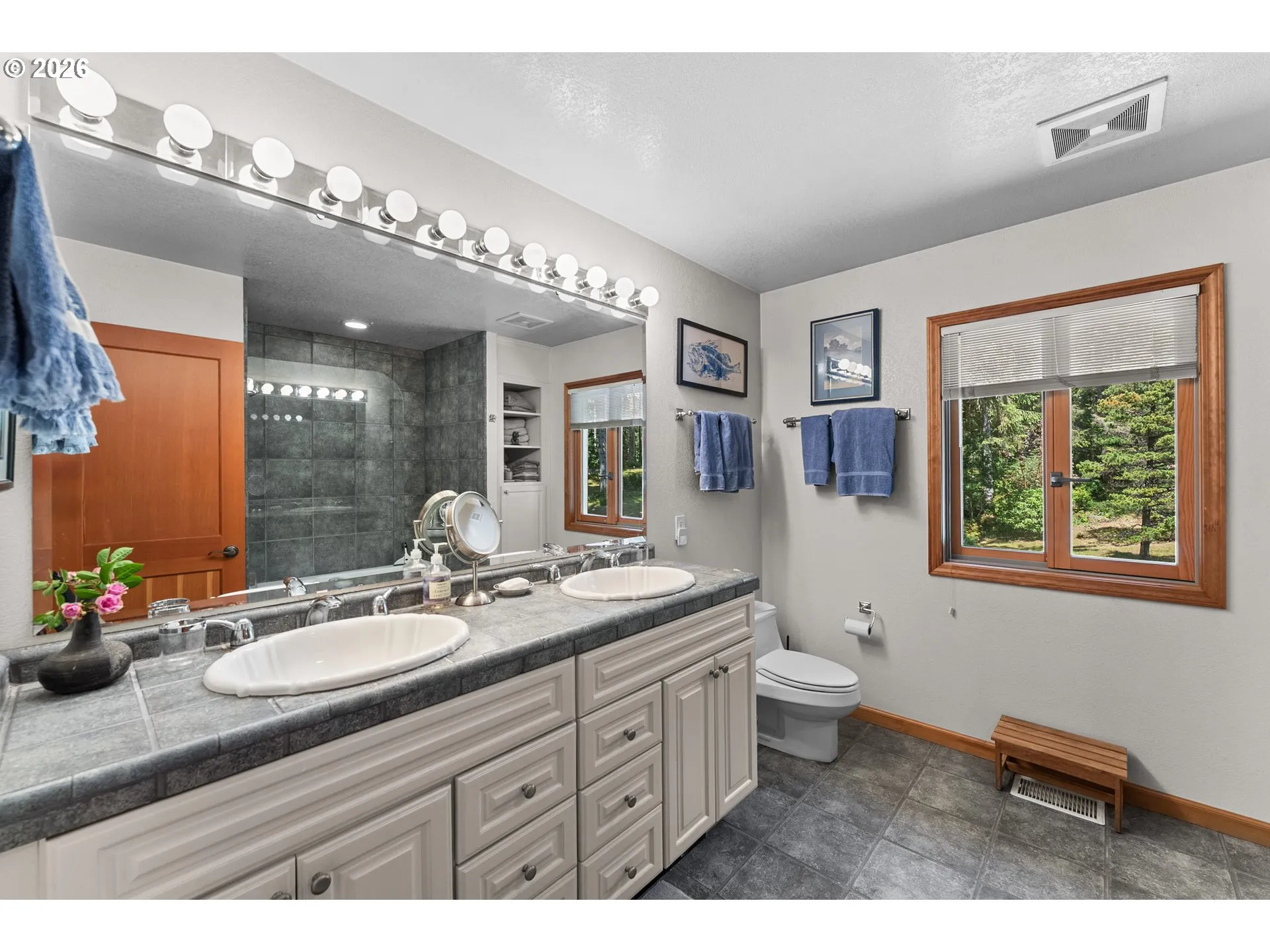 Bathroom-Upper