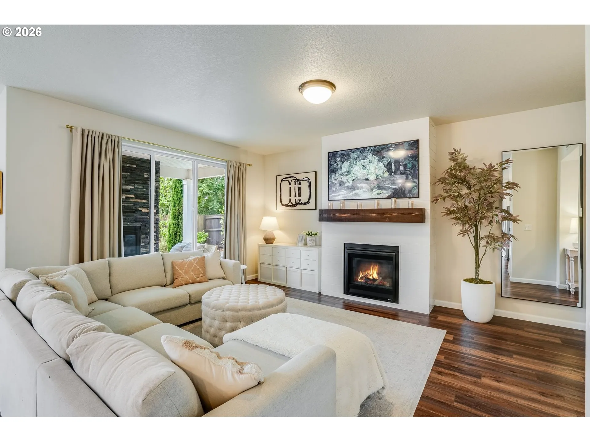 Living Room-Fireplace