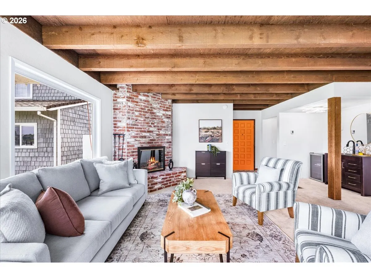 Living Room-Fireplace