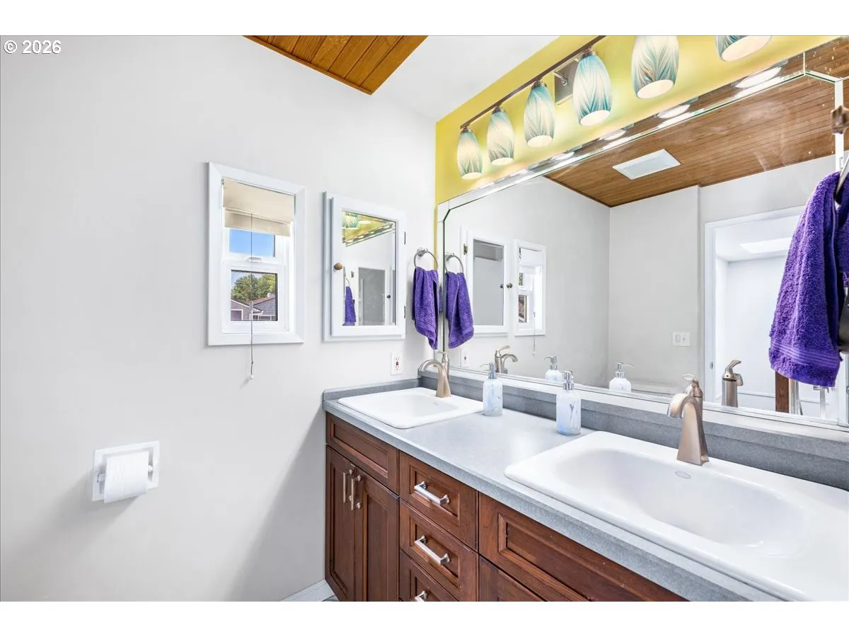 Bathroom-Upper