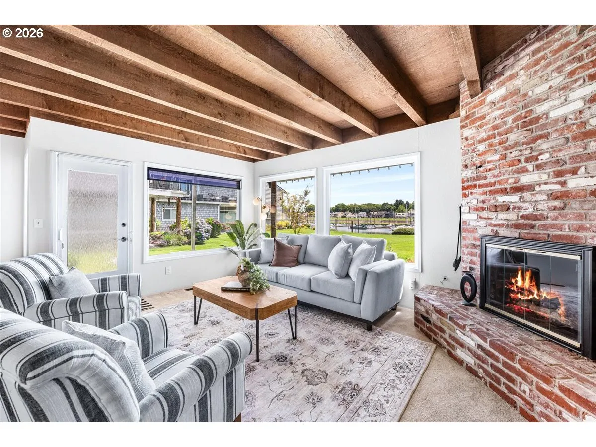 Living Room-Fireplace