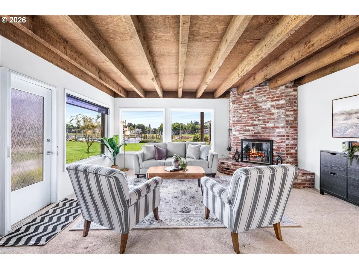 Living Room-Fireplace