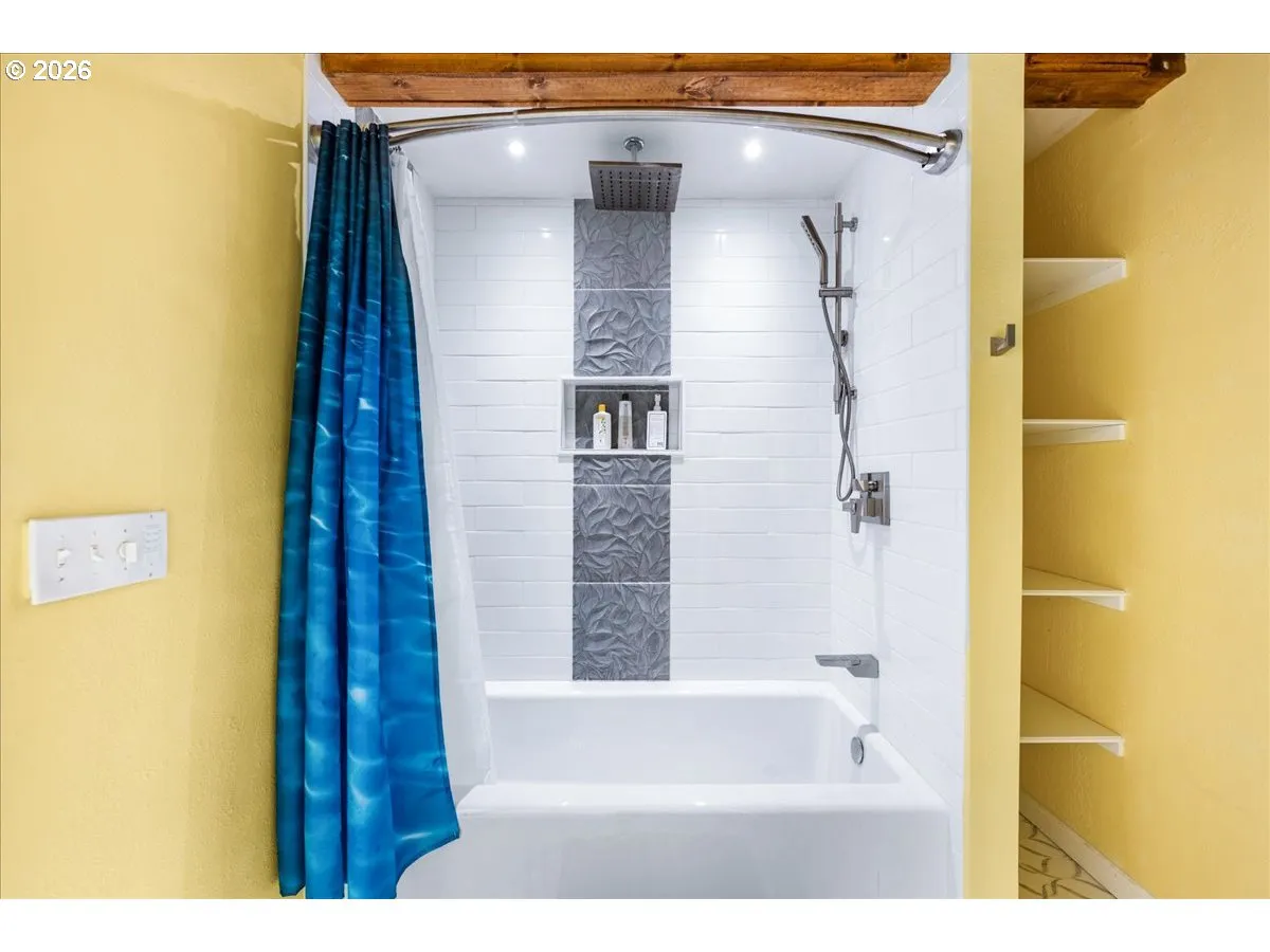 Bathroom-Upper