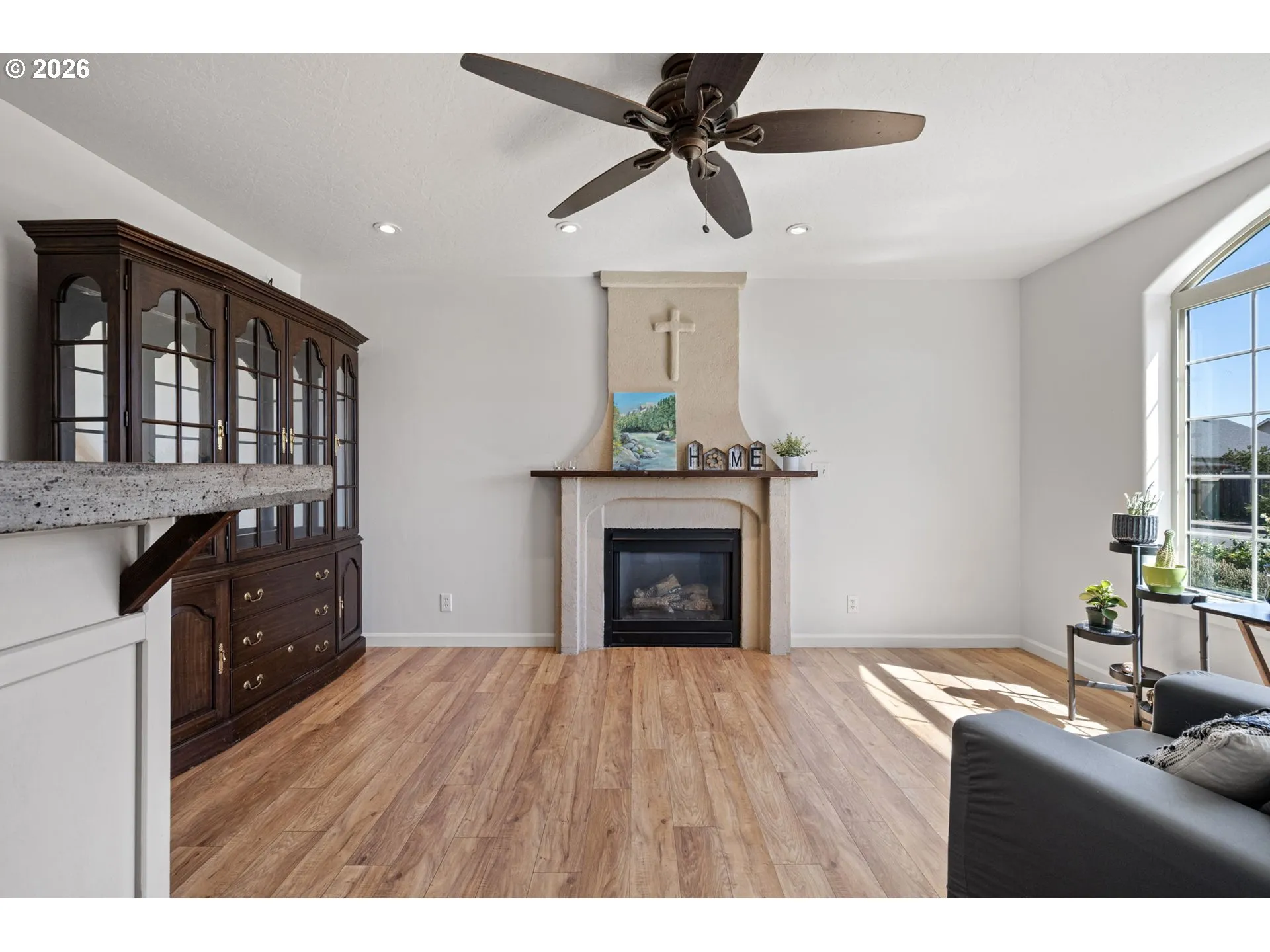 Living Room-Fireplace