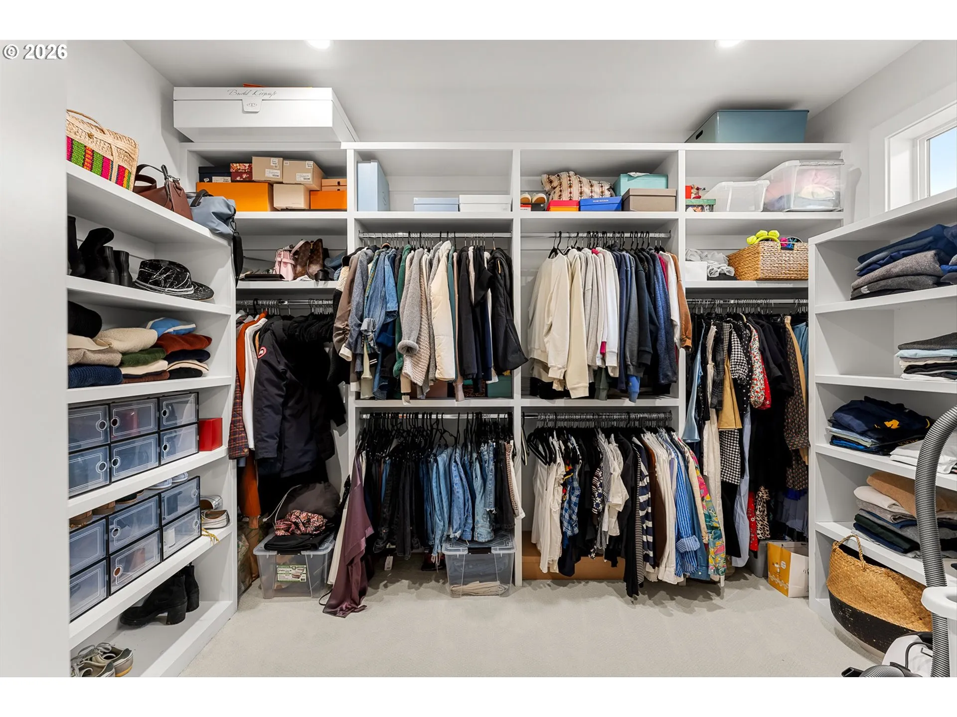 Bathroom, Attached-Walk-In Closet