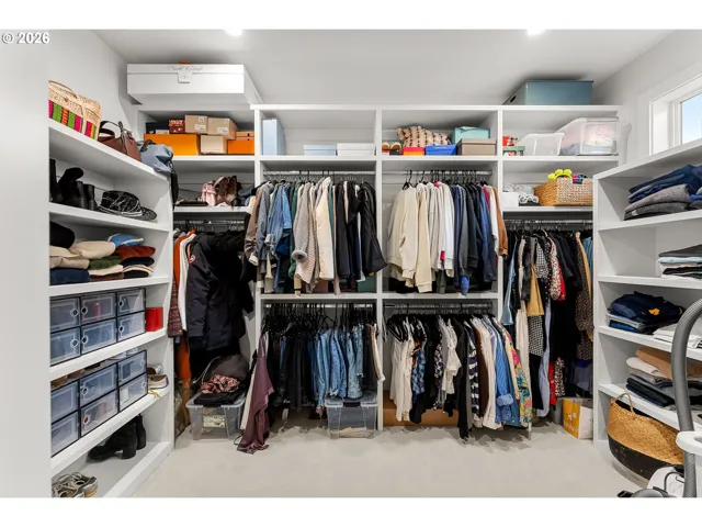 Bathroom, Attached-Walk-In Closet