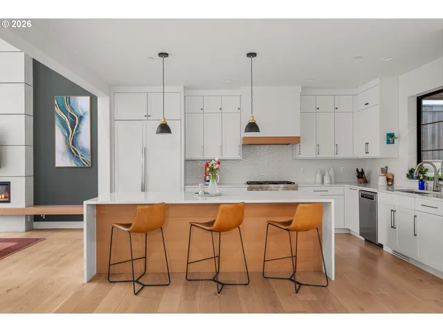Kitchen-Breakfast Bar