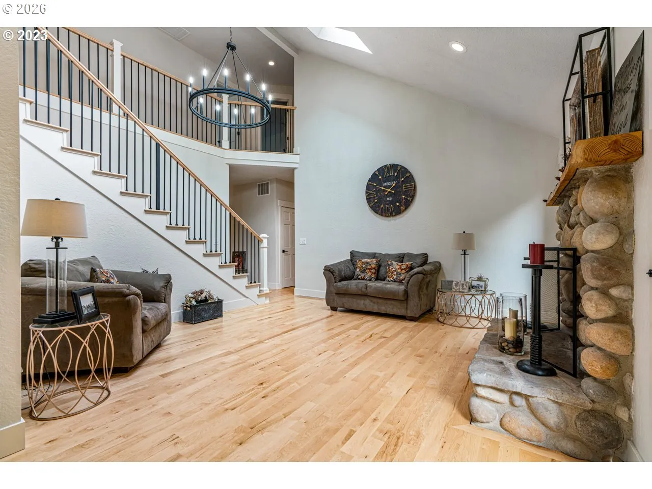 Living Room-Vaulted Ceilings