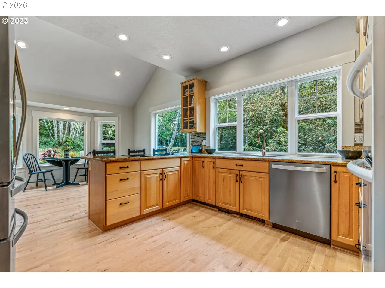 Kitchen-Breakfast Bar