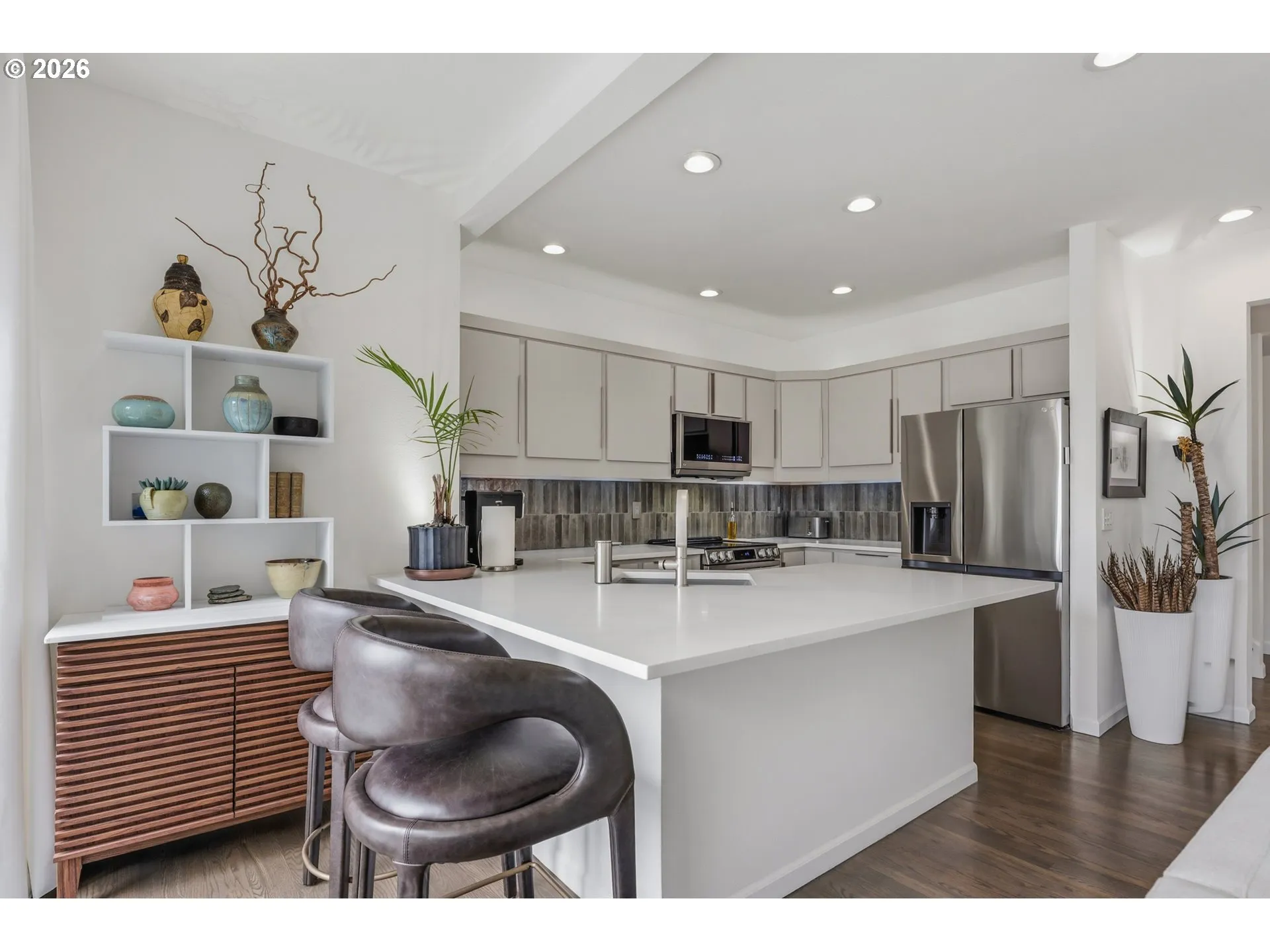 Kitchen-Breakfast Bar