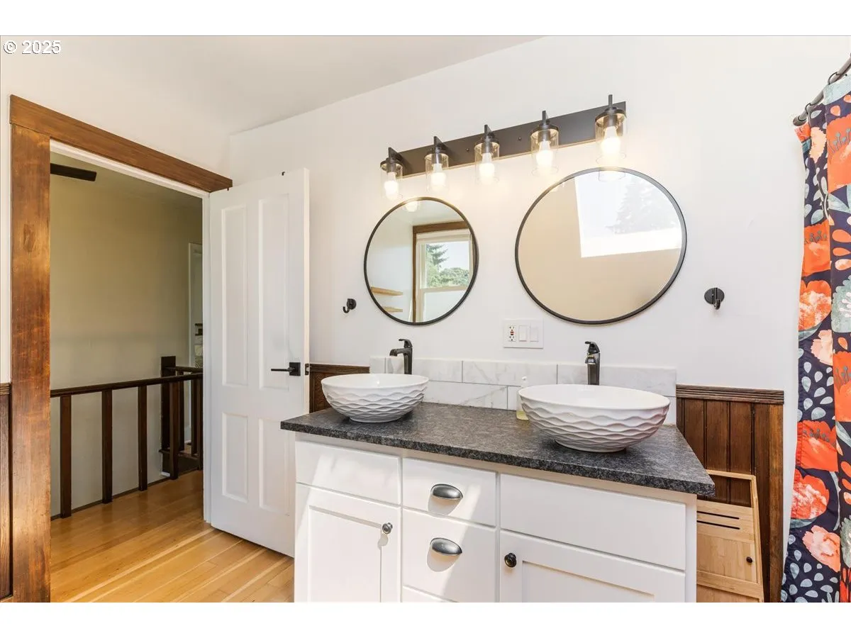 Bathroom-Upper