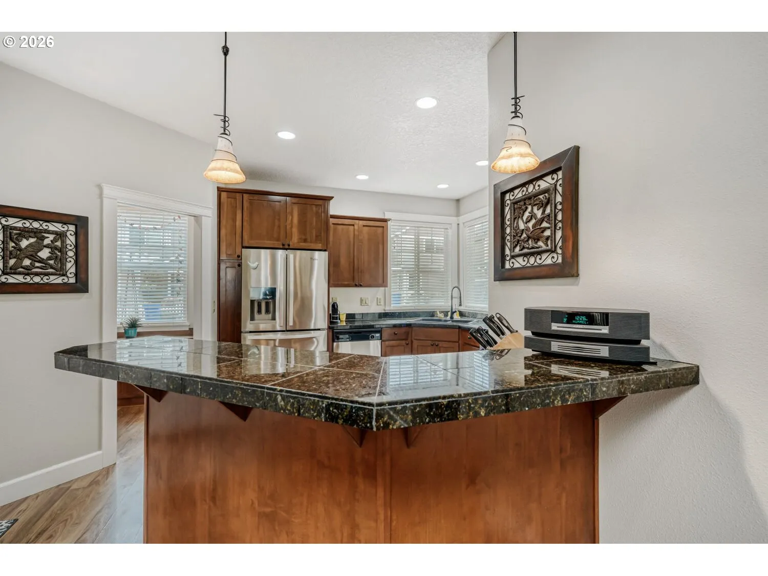 Kitchen-Breakfast Bar