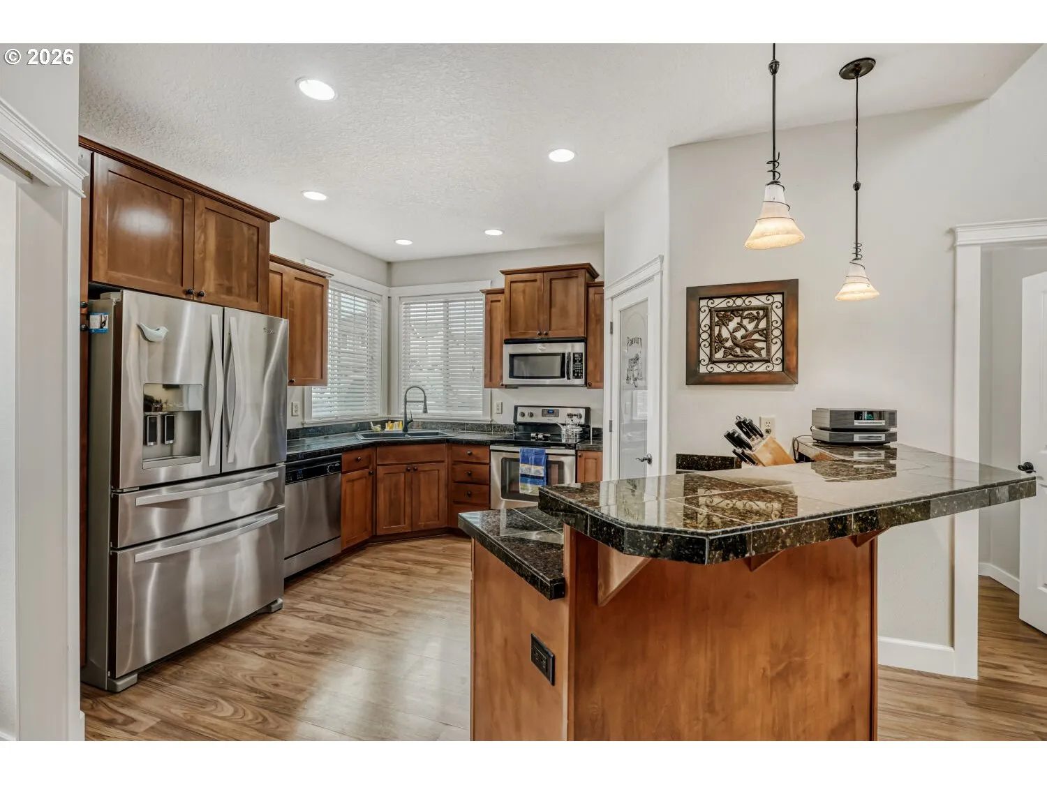 Kitchen-Breakfast Bar